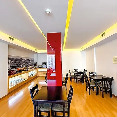 Centro 3* לייריה